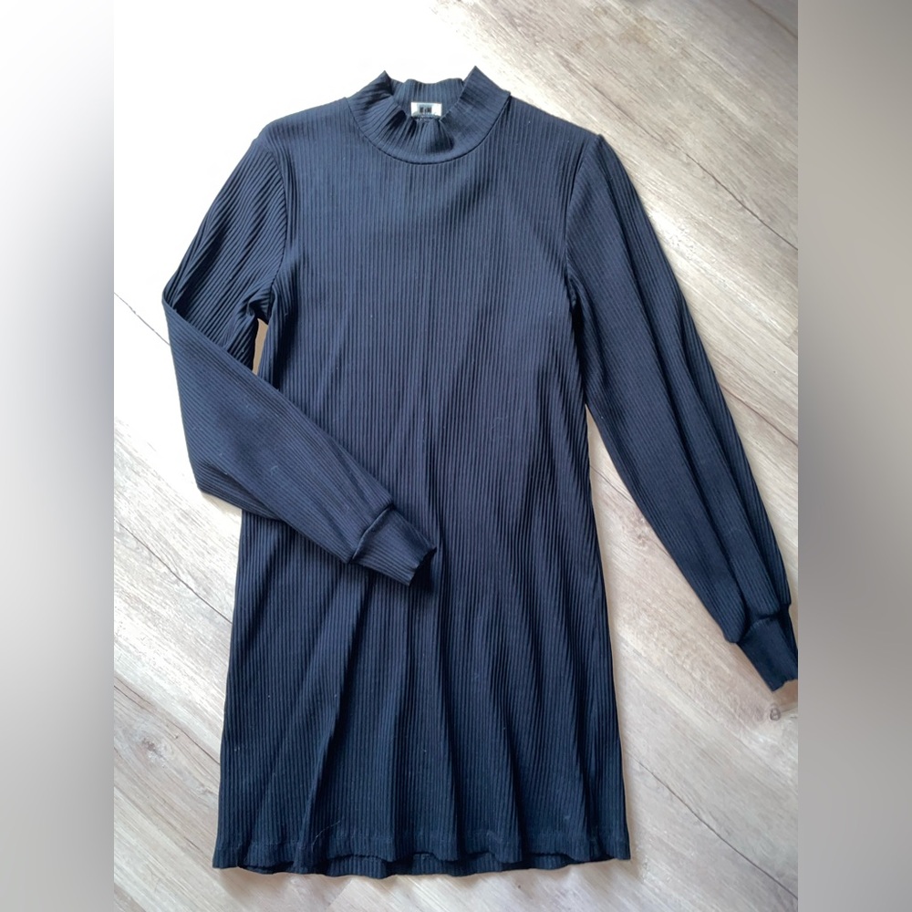 Aritzia Wilfred ribbed mock neck dress
